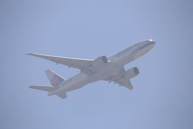 BOEING 777-200LR (B-18772)