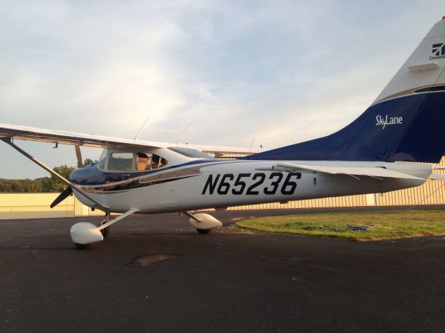 Cessna Skylane (N65236)