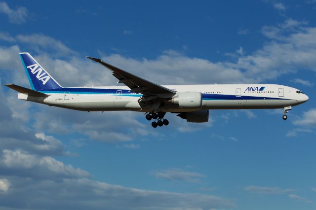 BOEING 777-300ER (JA782A)