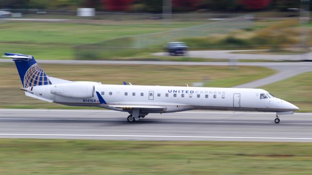 Embraer EMB-145XR (N14168) - Taking off