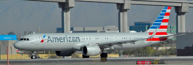 Airbus A321 (N425AN) - phoenix sky harbor international airport PHX-OGG AAL432  14JAN21