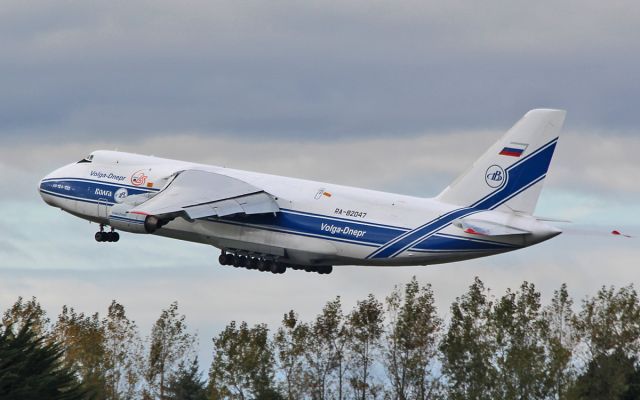 Antonov An-124 Ruslan (RA-82047) - volga-dnepr an124-100 ra-82047 dep shannon 20/10/16.