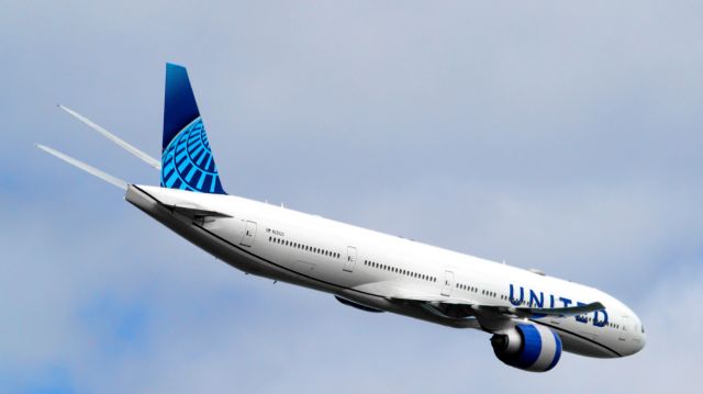 BOEING 777-300ER (N2352U)