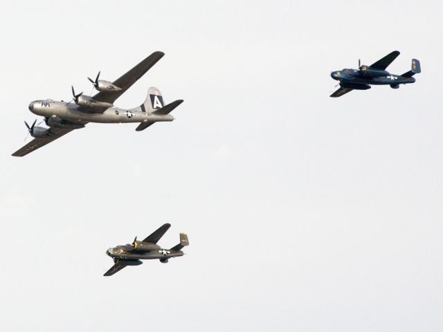 Boeing B-29 Superfortress (N529B) - The last flying B29 - Oshkosh 2013!