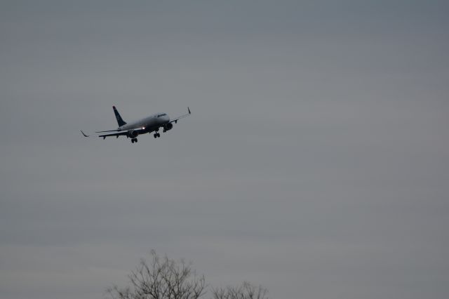 Embraer ERJ-190 (N951UW)