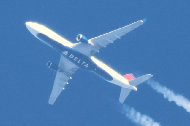 Airbus A330-300 (N826NW) - N826NW Airbus A-330 302 Delta Air Lines DL22. De Paris CDG. Vers Salt Lake City SLC. Altitude 110973 Mètres. Vitesse 854 Km/H. Survolant la ville de Lavaltrie QC. Le 15-11-2024 à 11:35.