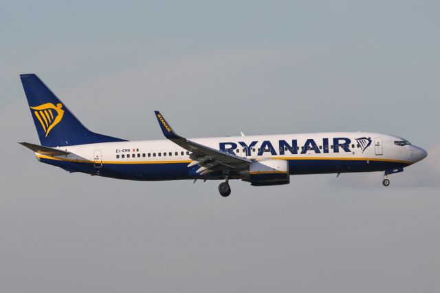 Boeing 737-800 (EI-EMB) - RYR3129 arriving from Thessaloniki