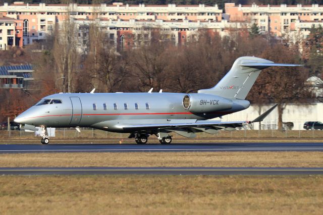 Canadair Challenger 350 (9H-VCK)