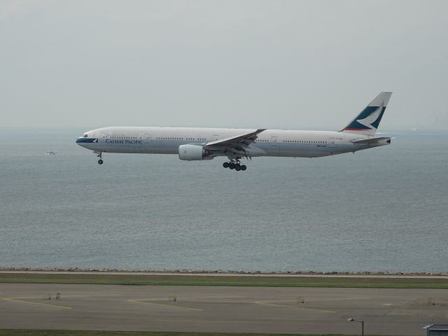 BOEING 777-300 (B-HNN)