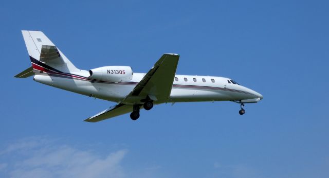 Cessna Citation Sovereign (N313QS) - On final is this 2007 Cessna Citation Soverign in the Summer of 2019.