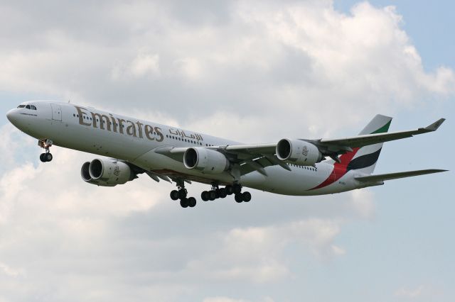 Airbus A340-500 (A6-ERJ)