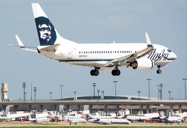 Boeing 737-700 (N619AS) - 07/04/2015 Alaska N619AS B737-7 KDFW