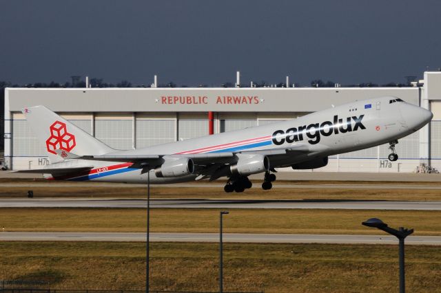 Boeing 747-400 (LX-UCV)