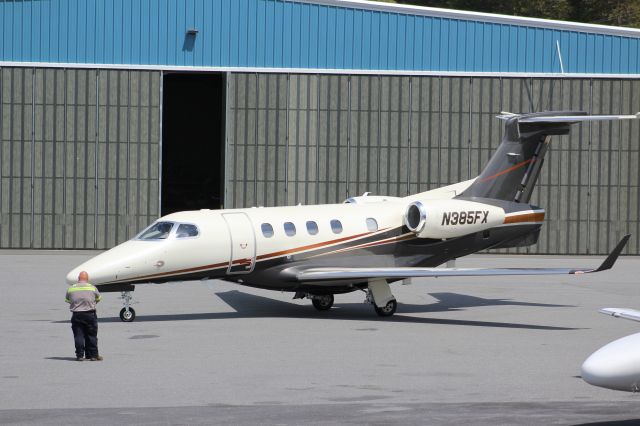 Embraer Phenom 300 (N385FX)