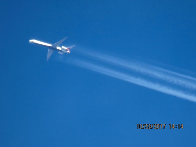 McDonnell Douglas MD-90 (N906DA)