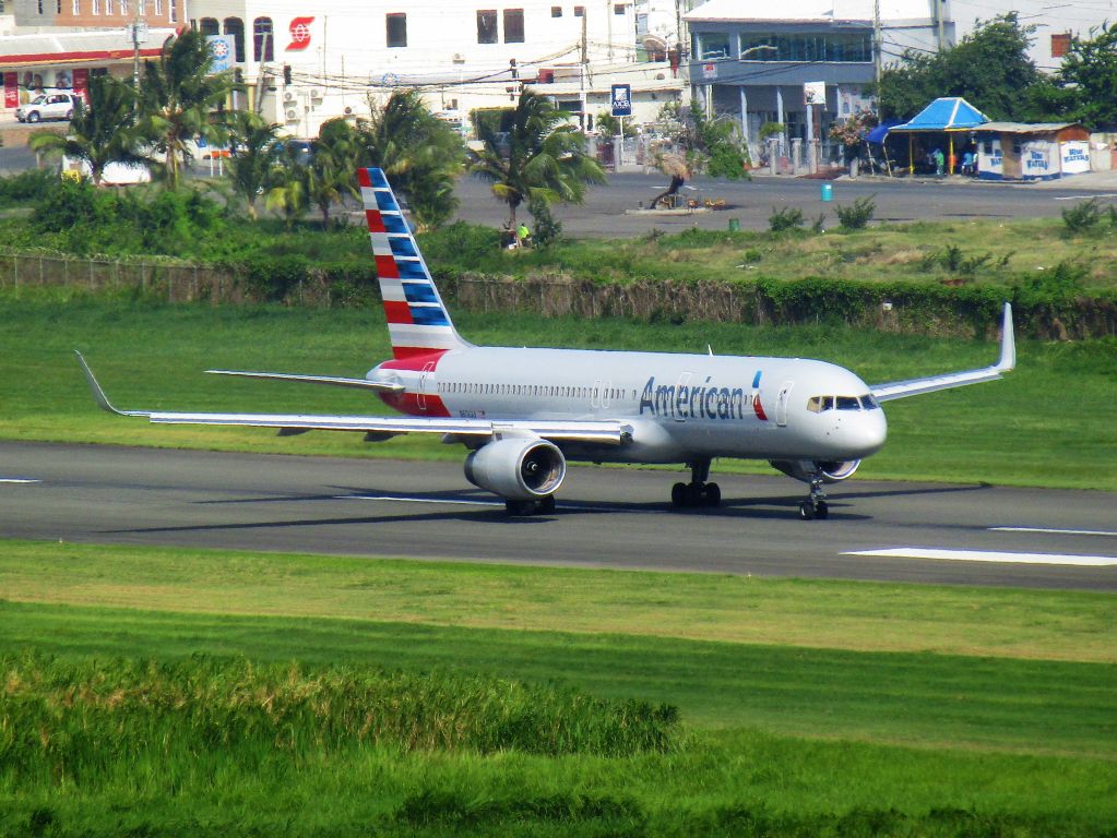 Boeing 757-200 (N606AA)