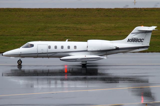 Learjet 35 (N988QC)