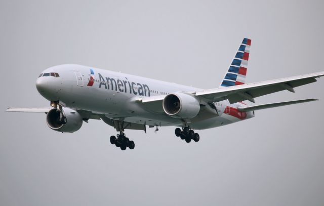 Boeing 777-200 (N762AN) - AAL Flt. 216 landing in LAX after a flight from Sao Paulo