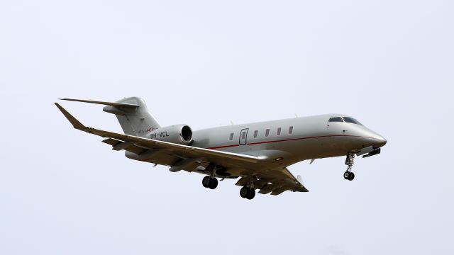 Canadair Challenger 350 (9H-VCL)