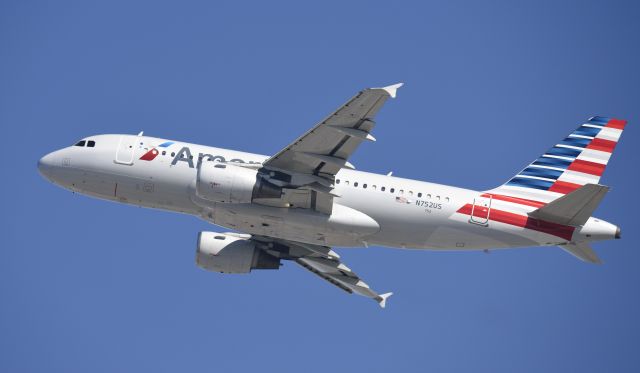 Airbus A319 (N752US) - Departing LAX
