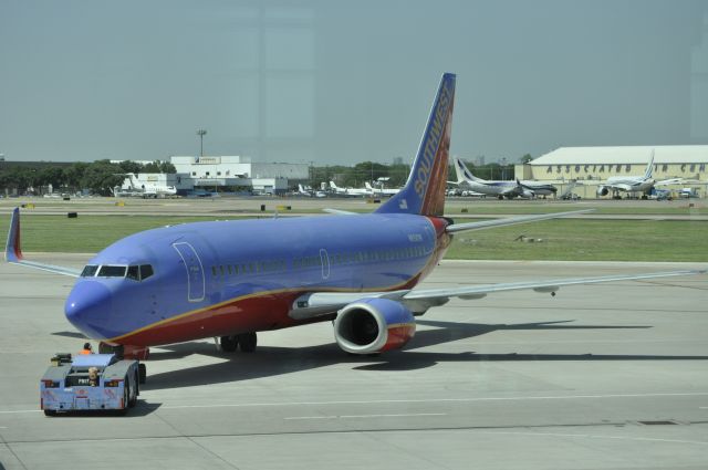 BOEING 737-300 (N651SW)