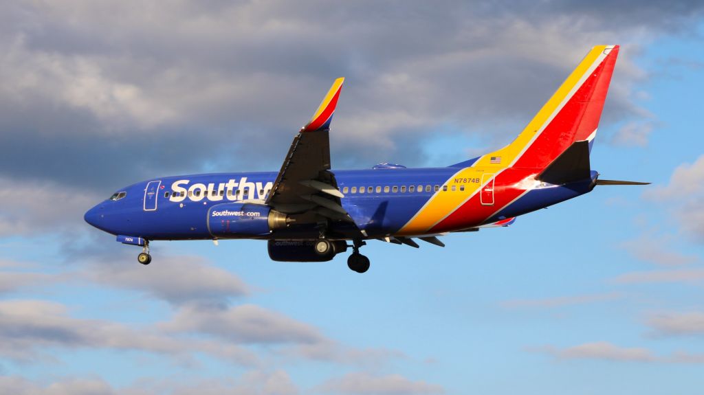 Boeing 737-700 (N7874B) - Arriving from IND as WN2556