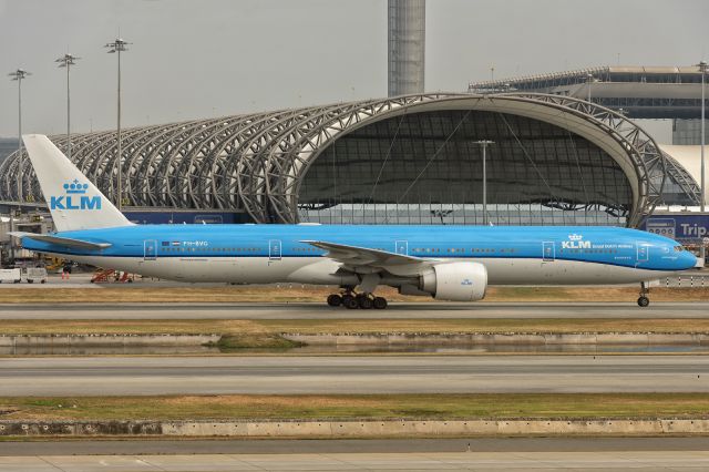 BOEING 777-300ER (PH-BVG) - 26th December, 2024: Taxiing to the gate after the X-mas day red-eye flight KL 843 from Schiphol Airport in Amsterdam. 