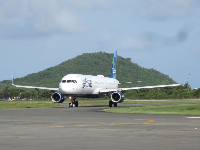 Airbus A321 (N965JT)