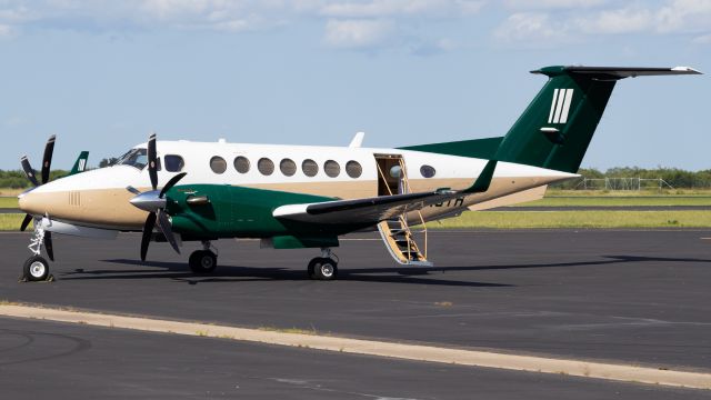 Beechcraft Super King Air 300 (N613TR) - A Beautiful 1998 [Waco TX based] EQUIPMENT KING LLC Beechcraft Kingair 350 on the ramp at KALI --> following a flight from Zapata, TX (KAPY). [1800px]