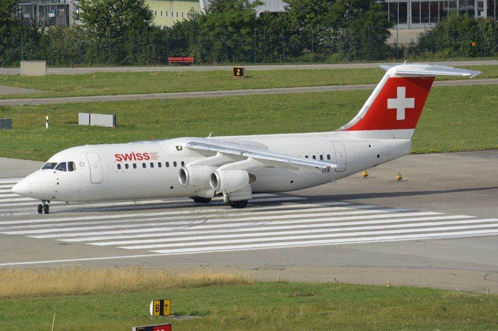Avro RJ-100 Avroliner (HB-IXN)