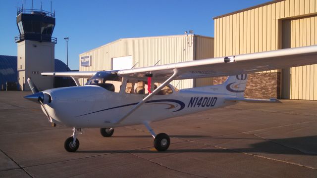 Cessna Skyhawk (N140UD)