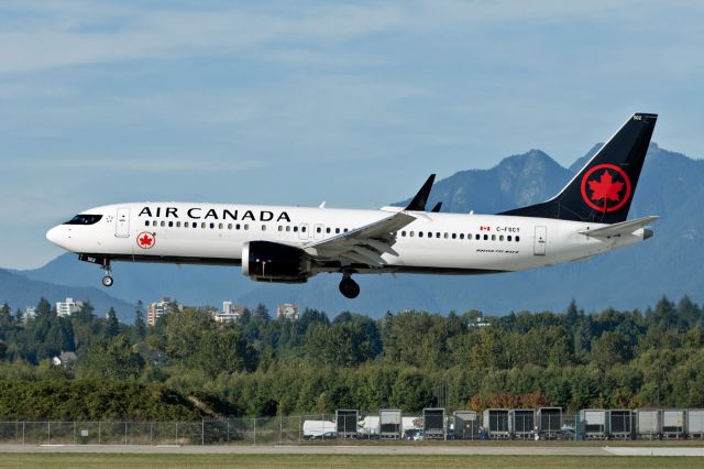 Boeing 737 MAX 8 (C-FSCY)