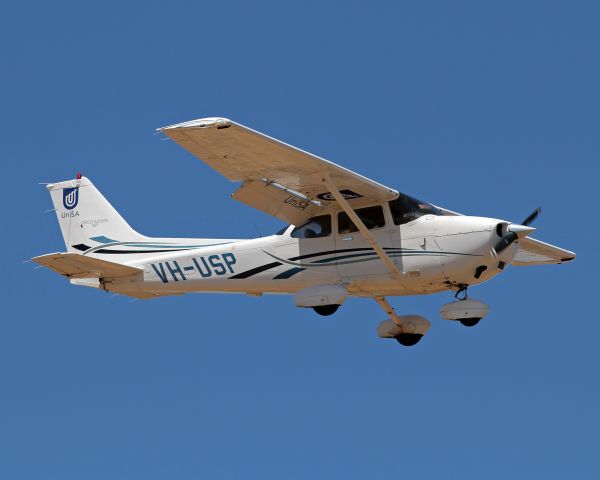 Cessna Skyhawk (VH-USP) - UNISA - UNIVERSITY OF SOUTH AUSTRALIA - CESSNA 172S SKYHAWK - REG VH-USP (CN 172S-10298) - PARAFIELD ADELAIDE SA. AUSTRALIA - YPPF (10/12/2014)