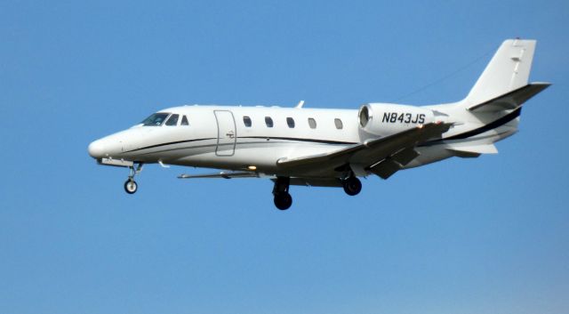 Cessna Citation Excel/XLS (N843JS) - On final is this 2003 Cessna Citation 560XL from the Autumn of 2020.