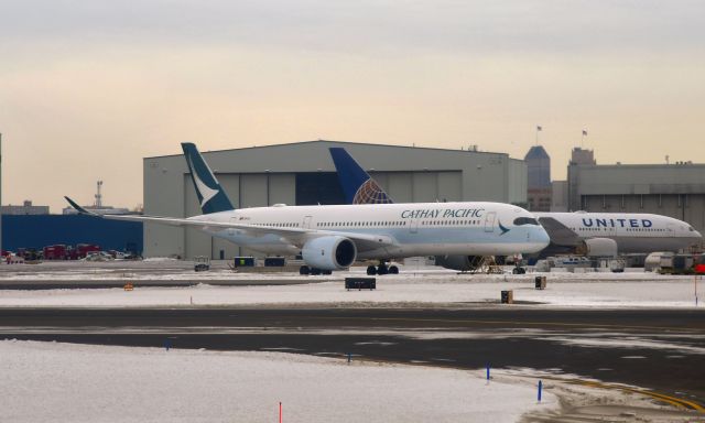 Airbus A350-900 (B-LRT) - Cathay Pacific Airbus A350-941 B-LRT in Newark 