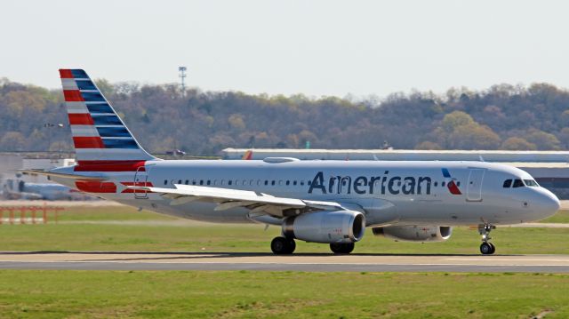 Airbus A320 (N667AW)