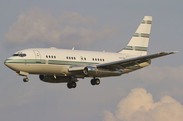 Boeing 737-200 (N370BC) - May 14, 2012.