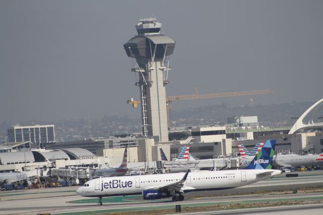 Airbus A321 (N982JB)