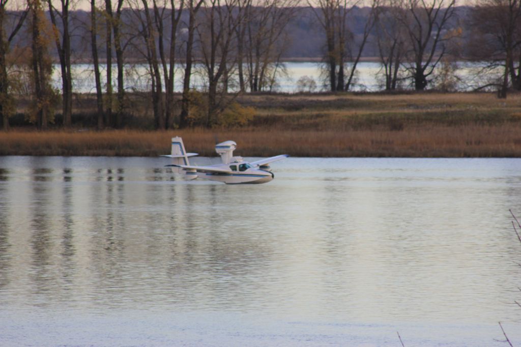 C-GRCF — - C-GRCF Lake En final pour amerrir sur le fleuve St-Laurent en face de Lavaltrie QC. 08-11-2016