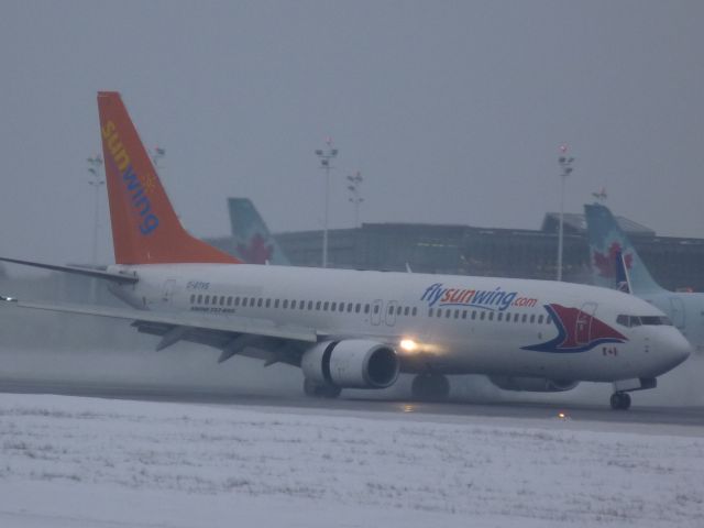 Boeing 737-800 (C-GTVG)