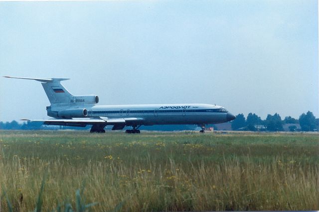 Tupolev Tu-154 (RA-85564) - Aeroflot Tu-154B-2 cn82A-564; Archief 92-95