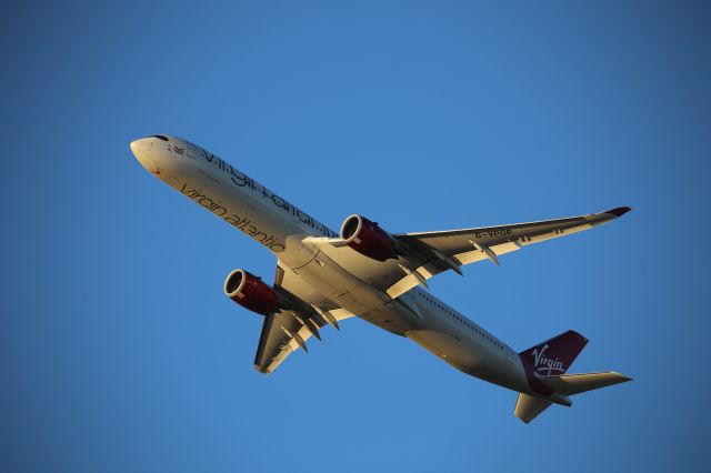 Airbus A350-1000 (G-VPOP)