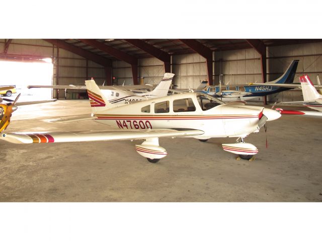 Piper Cherokee (N47600) - Nice aircraft.