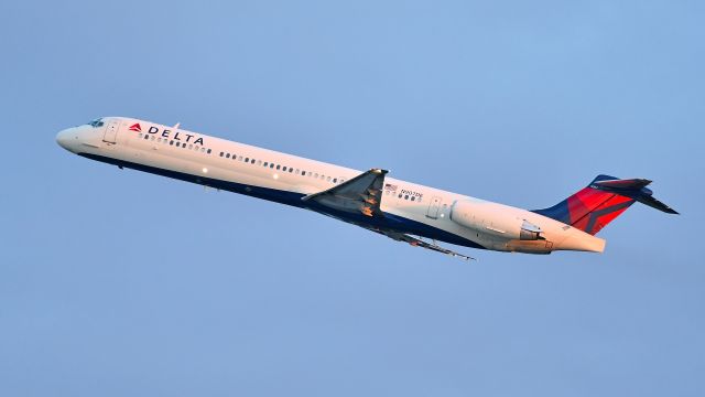 McDonnell Douglas MD-88 (N907DE) - Delta Airlines McDonnell Douglas MD-88 (N907DE) departs KRDU Rwy 23R on 06/04/2020 at 6:05 am.  This plane flew to KATL and then was flown to KBYH to be scrapped with the rest of the Delta MD-88 fleet.