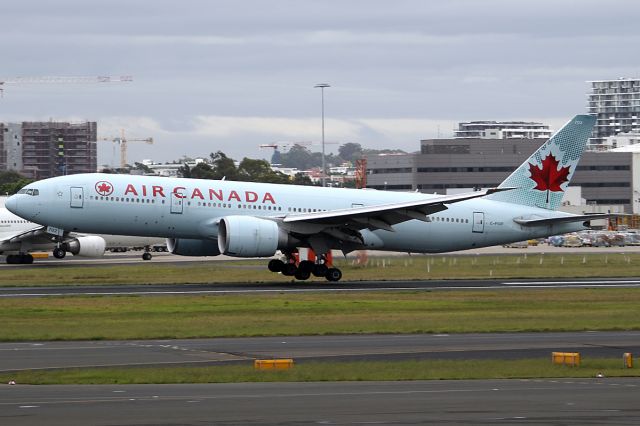 BOEING 777-200LR (C-FIUF) - on 4 December 2017