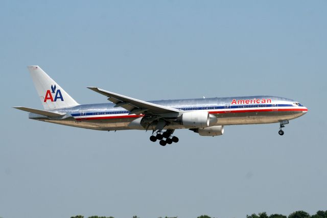 Boeing 777-200 (N782AN) - Arriving on 24-Jun-09 operating flight AAL046 from KORD.