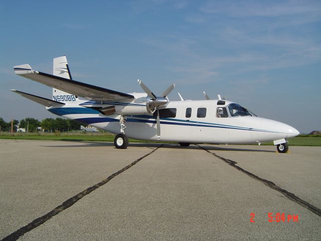 Rockwell Turbo Commander 690 (N690BB)