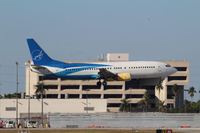 BOEING 737-400 (N545CC)