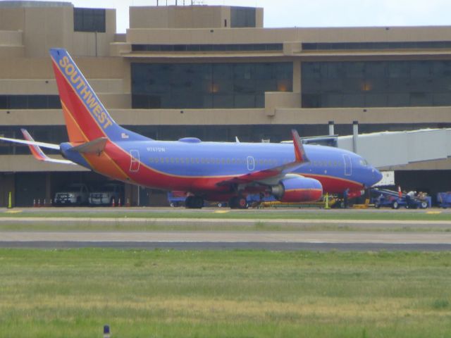 Boeing 737-700 (N767SW)