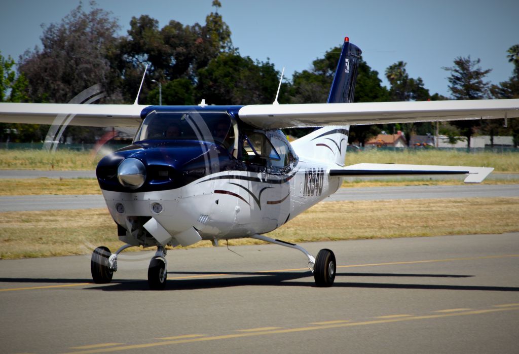 Cessna Centurion (N394Q) - Very sharp local Cessna T210 Turbo RG taxing in at Reid Hillview.